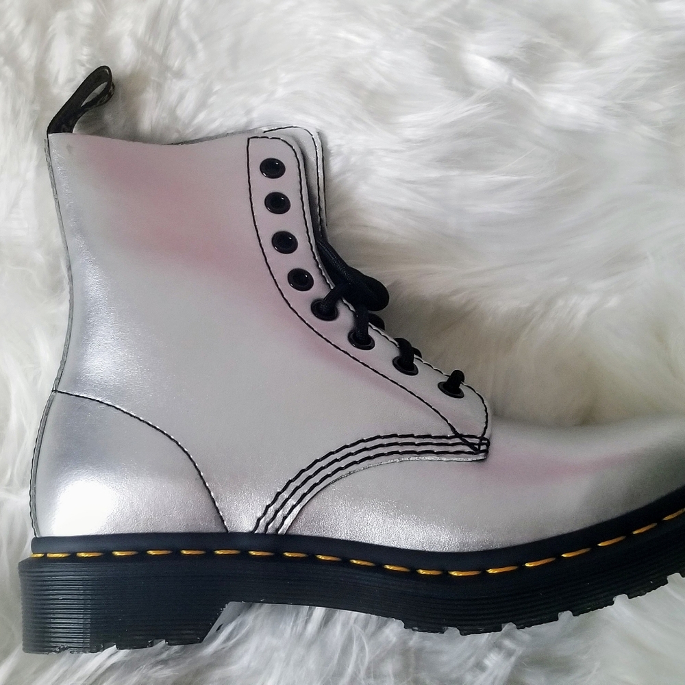 Dr. Martens Pascal Boot 8 Eye Boot Silver US 8